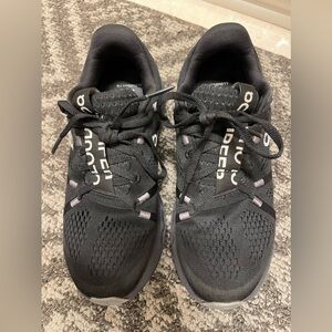 On Women's Cloudsurfer Running Shoes Sz 6. Black pre owned